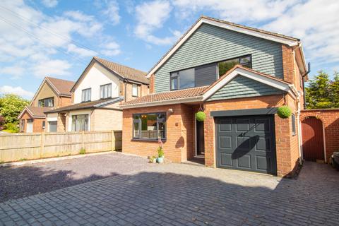 4 bedroom detached house for sale, Braemar Close, Vicars Cross, Chester