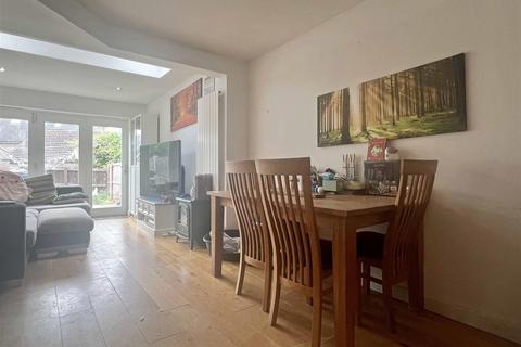6 Coopers Crescent, Great Notley, Braintree, CM77 7DG