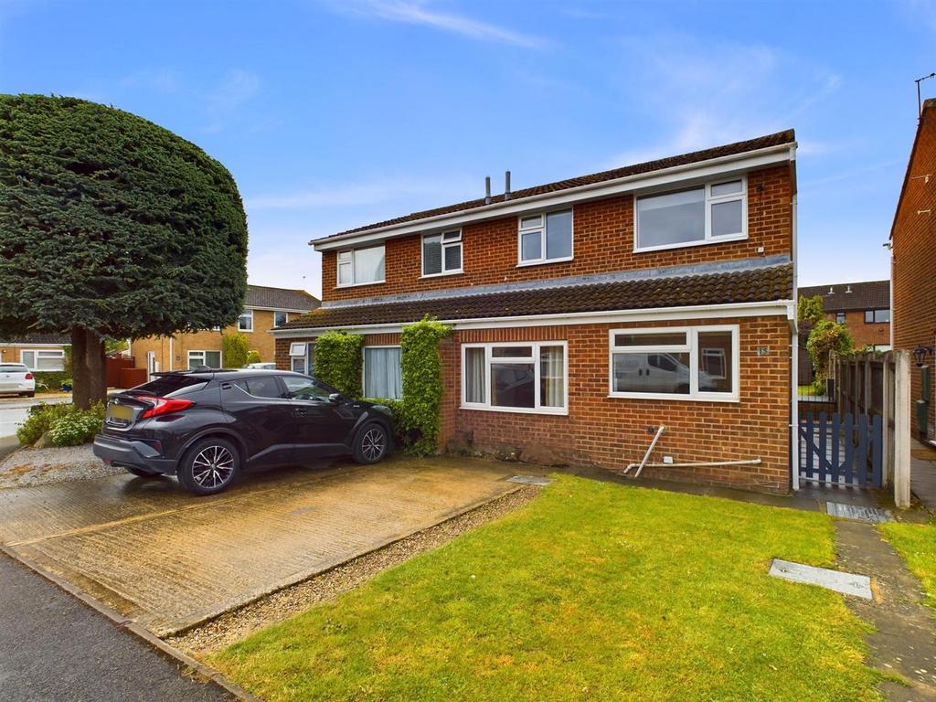 Dane Close, Longlevens, Gloucester 3 bed semidetached house for sale