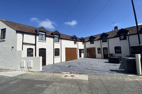 3 bedroom terraced house to rent, Avenue Lane, Eastbourne