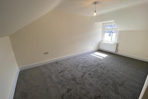 3 bedroom terraced house to rent, Avenue Lane, Eastbourne