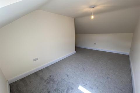 3 bedroom terraced house to rent, Avenue Lane, Eastbourne