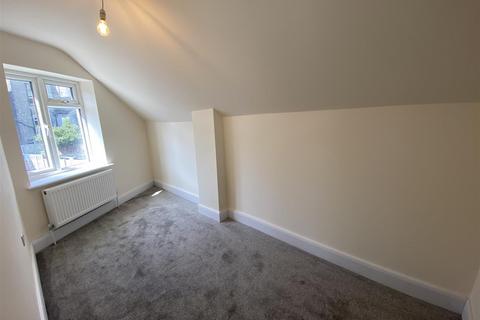 3 bedroom terraced house to rent, Avenue Lane, Eastbourne