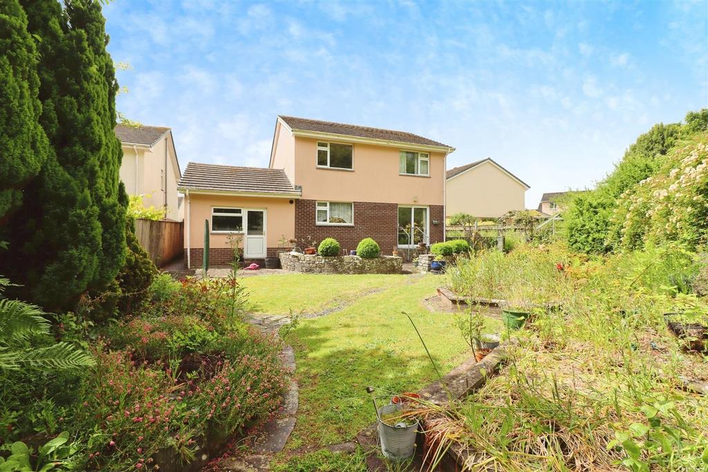 Barlow Road, Barnstaple 4 bed detached house for sale £375,000