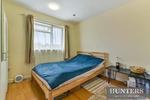 6 bedroom semi-detached house for sale, Greencroft Road, Hounslow