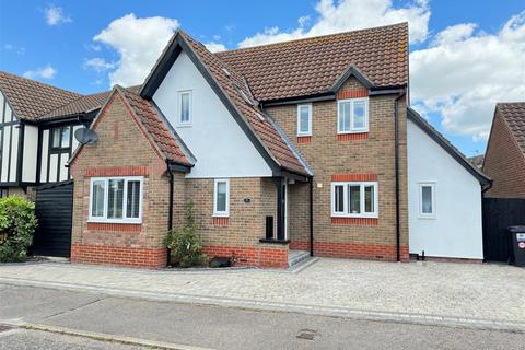 4 bedroom detached house for sale, Langham Drive, Rayleigh