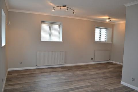 3 bedroom flat to rent, Arundell Place, Farnham GU9