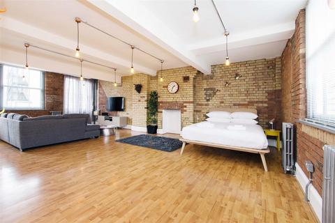 2 bedroom apartment to rent, Club Row, London E1