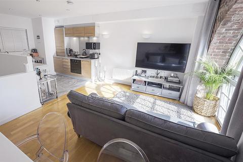 1 bedroom apartment for sale, South Block, The Railstore, Romford