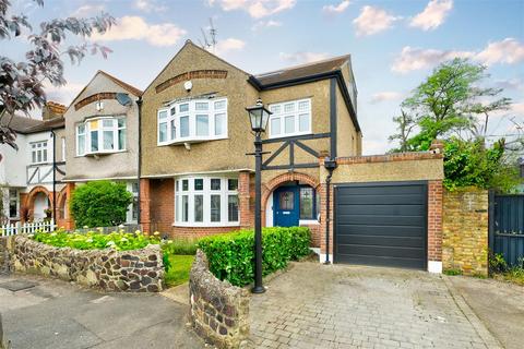 4 bedroom end of terrace house for sale, Chestnut Drive, Wanstead