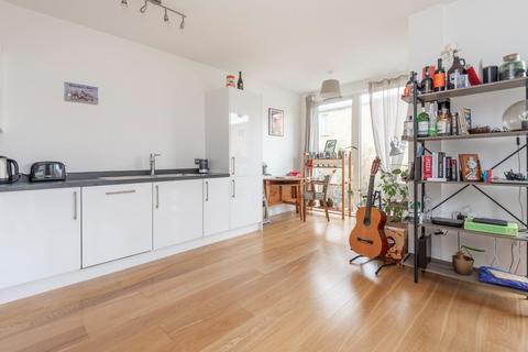 1 bedroom flat for sale, Saw Mill Way, London, N16