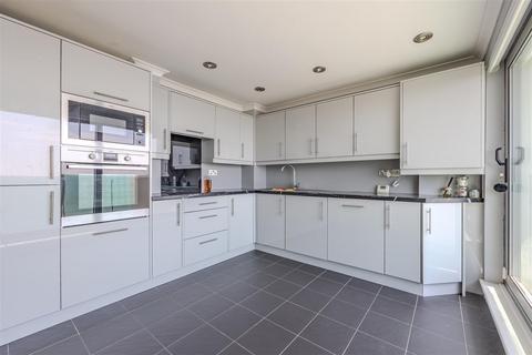 2 bedroom apartment to rent, Holland Road, Westcliff-On-Sea