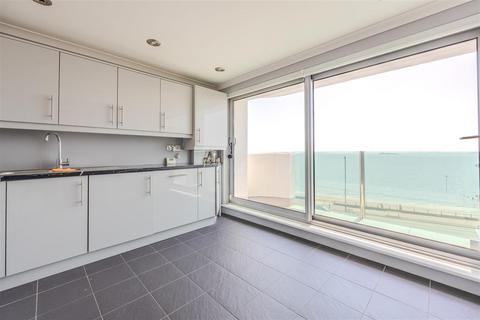2 bedroom apartment to rent, Holland Road, Westcliff-On-Sea