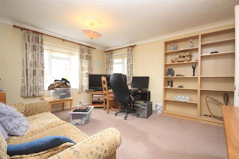 2 bedroom flat to rent, Hunter Road, Guildford