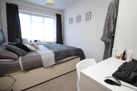 2 bedroom flat to rent, Dene Road, Guildford, Surrey