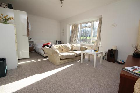 2 bedroom flat to rent, Dene Road, Guildford, Surrey