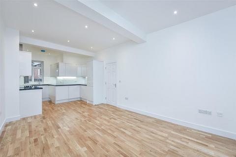 4 bedroom flat to rent, High Street, Watford