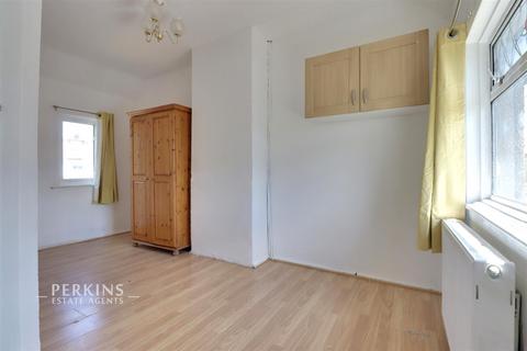 3 bedroom terraced house to rent, Southall, UB1