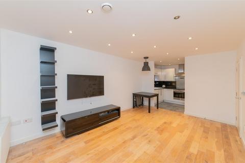2 bedroom flat to rent, East End Road, London