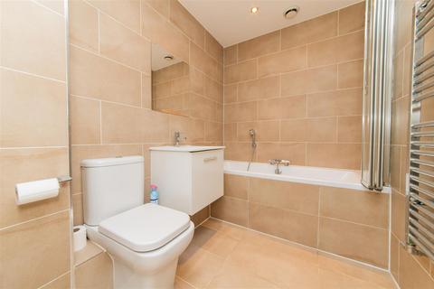 2 bedroom flat to rent, East End Road, London