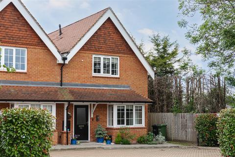 Reigate - 3 bedroom end of terrace house for sale