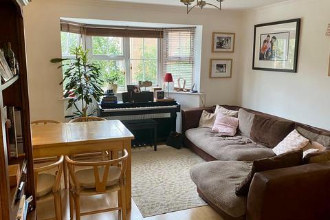 2 bedroom flat for sale, Marrow Meade, Fleet GU51