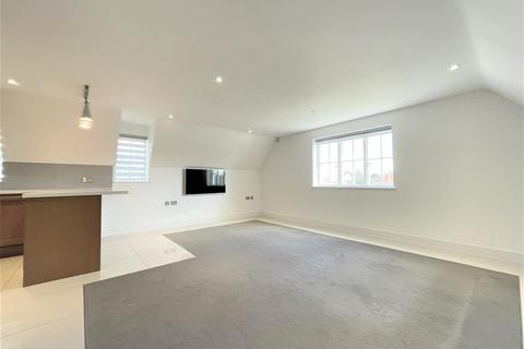 2 bedroom flat to rent, Queens Court, Queens Close, Walton On The Hill