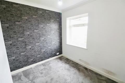 1 Bridge Gardens, Barnsley, S71 1PP