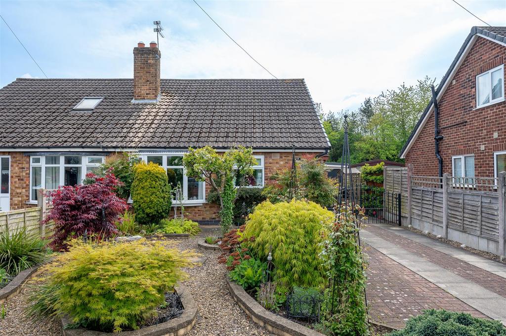 Cherry Wood Crescent, Fulford, York... 2 bed semidetached bungalow for