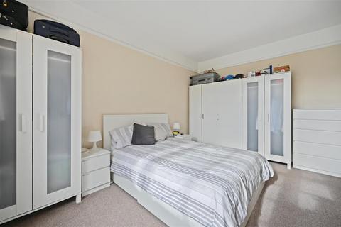 3 bedroom house to rent, Pembroke Road, London