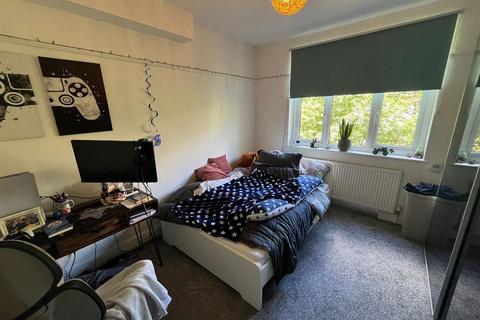 3 bedroom flat to rent, Watford Way, London
