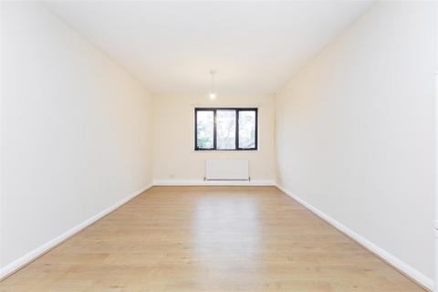 2 bedroom apartment to rent, Meadowbridge Court, Croydon CR0