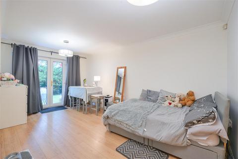 2 bedroom apartment for sale, Cobham Close London