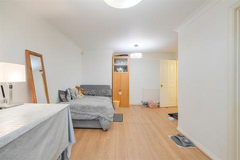 2 bedroom apartment for sale, Cobham Close London