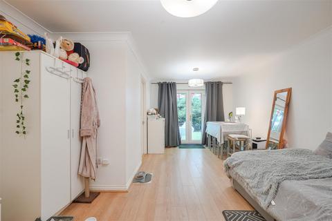 2 bedroom apartment for sale, Cobham Close London