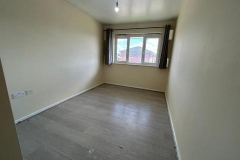 2 bedroom flat to rent, 22 Hennessey Road TeePeeLondon