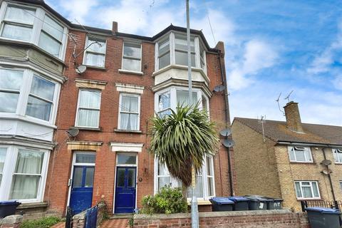 2 bedroom flat to rent, Sea Street, Herne Bay