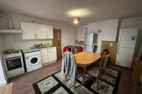 1 bedroom in a house share to rent, Merlin Crescent, Edgware, London