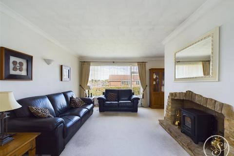 2 bedroom detached bungalow for sale, Templegate Avenue, Leeds