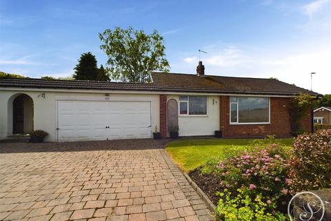 2 bedroom detached bungalow for sale, Templegate Avenue, Leeds