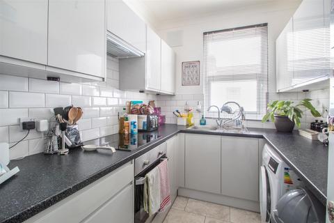 2 bedroom flat for sale, Ambleside Drive, Southend-on-Sea SS1