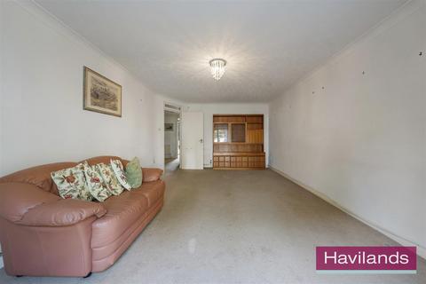 2 bedroom flat for sale, De Bohun Avenue, London