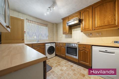 2 bedroom flat for sale, De Bohun Avenue, London