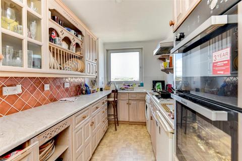 2 bedroom flat for sale, West Parade, Worthing