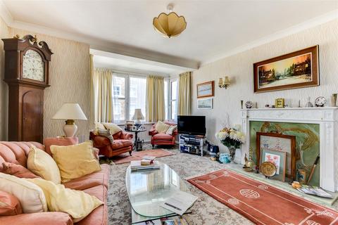 2 bedroom flat for sale, West Parade, Worthing