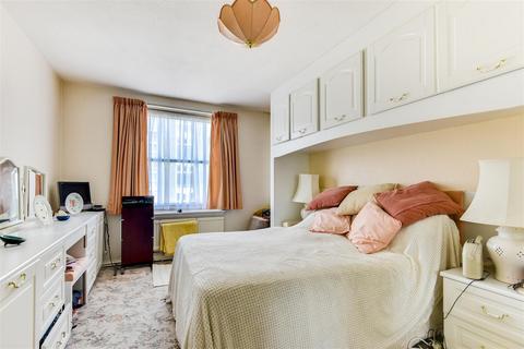 2 bedroom flat for sale, West Parade, Worthing