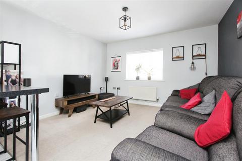 2 bedroom end of terrace house for sale, Monarch Drive, Kemsley