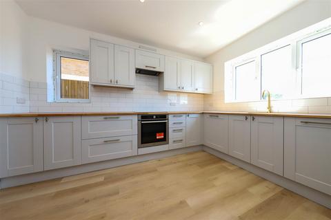 43 Downs Walk, Peacehaven, BN10 7UD