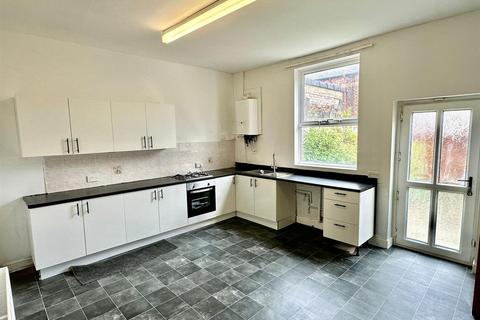 3 bedroom end of terrace house to rent, Victoria Street, Failsworth, Manchester