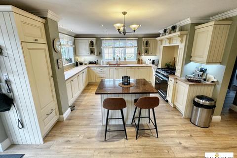 4 bedroom detached house for sale, Tidcombe Lane, TIVERTON, Devon